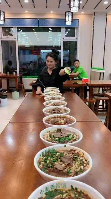 智能面食競技盛宴，全新科技引領(lǐng)吃面條比賽風潮！