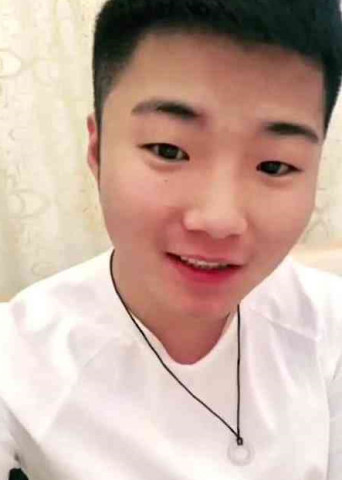 白小白最新時尚活力照片曝光，捕捉魅力瞬間