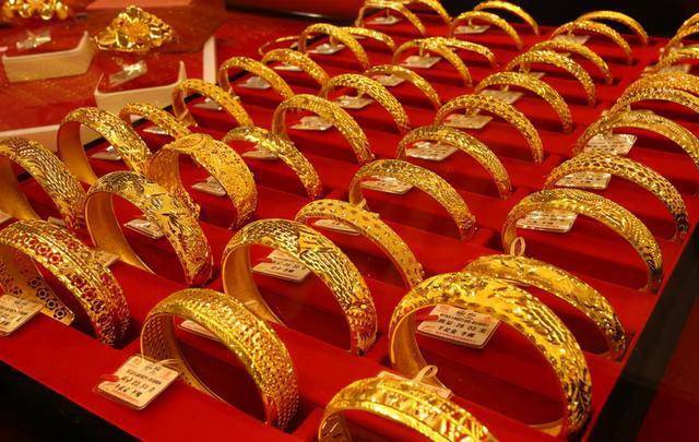 最新黃金回收價(jià)格老鳳祥，科技重塑黃金價(jià)值，引領(lǐng)未來生活體驗(yàn)